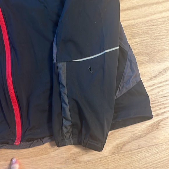 Men’s NorthFace lightweight shell - Picture 11 of 12